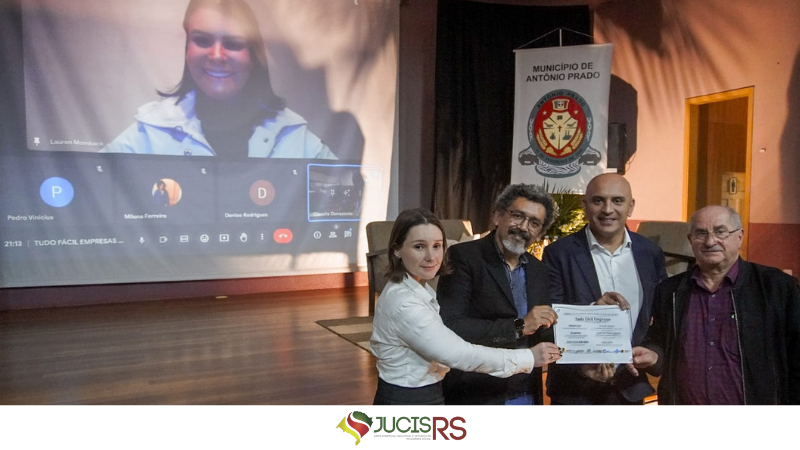 Prefeito de Antônio Prado recebe placa simbólica de abertura do Tudo Fácil Empresas no município