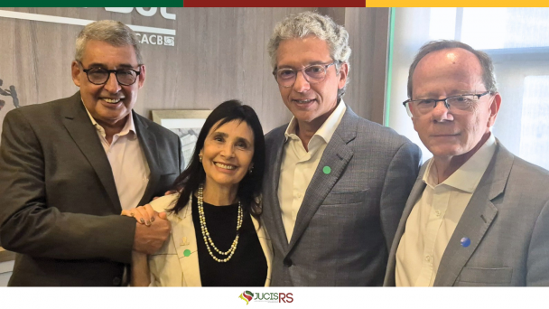 Paulo Mazzardo ao lado do Deputado Estadual Frederico Antunes, da Primeira-Dama, Val&eacute;ria Leopoldino e do Prefeito Sebasti&atilde;o Melo.