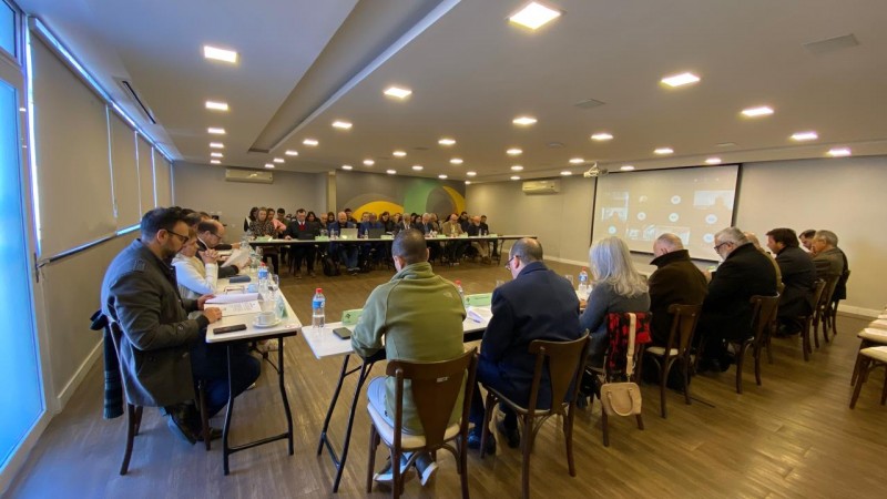 A Junta Comercial, Industrial e Servi&ccedil;os do Rio Grande do Sul (JucisRS) promoveu, nesta quinta-feira, 21, Sess&atilde;o Plen&aacute;ria h&iacute;brida na sede do SesconRS, em Porto Alegre. 