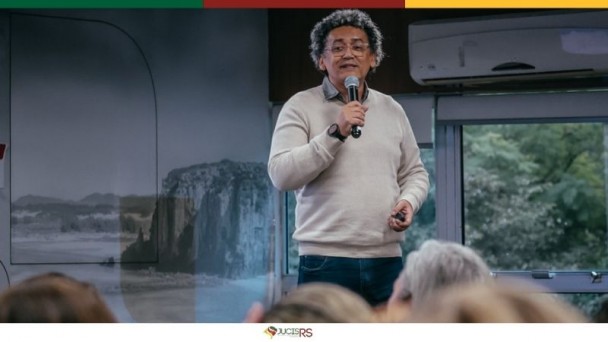 O diretor da Redesim, Silvio Ram&atilde;o, apresenta o Tudo F&aacute;cil Empresas no evento L&iacute;der Talks