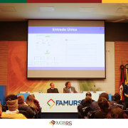 A Junta Comercial, Industrial e Serviços do Rio Grande do Sul (JucisRS) promoveu, na manhã desta quarta-feira (24), a 10ª reunião ordinária do Subcomitê Estadual da Rede Nacional para a Simplificação do Registro e da Legalização de Empresas e Negócios (Redesim RS), na sede da Federação das Associações de Municípios do Rio Grande do Sul (Famurs), em Porto Alegre.