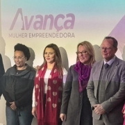 Representantes da Prefeitura de Tramandaí, empreendedoras e agentes sociais locais e o Presidente da JucisRS, Paulo Mazzardo