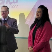 Presidente da JucisRS, Paulo Mazzardo; e a secretária de Políticas Públicas para Mulheres de Tramandaí, Cristiane Muller